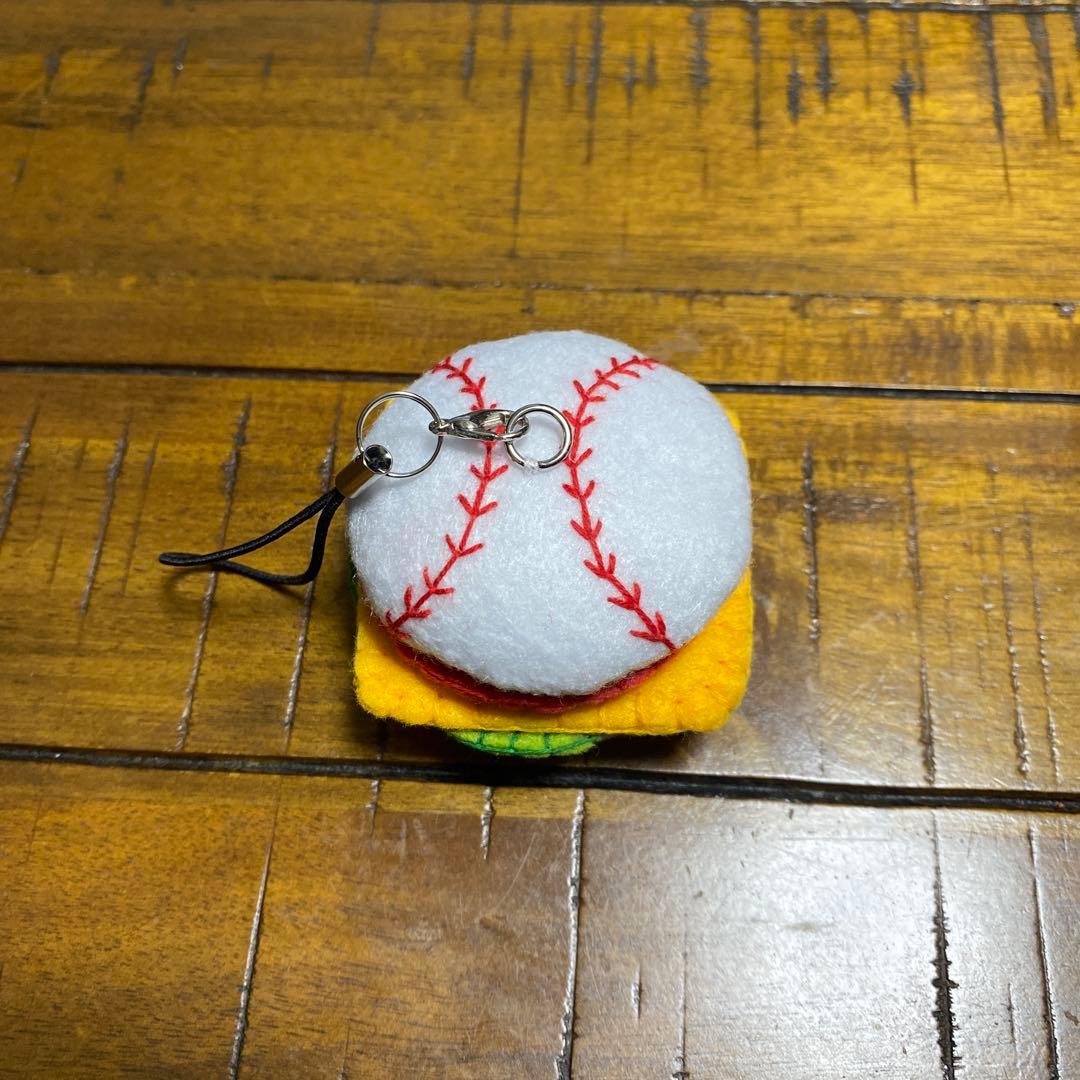 部活お守り フェルト 野球ハンバーガー - メルカリ