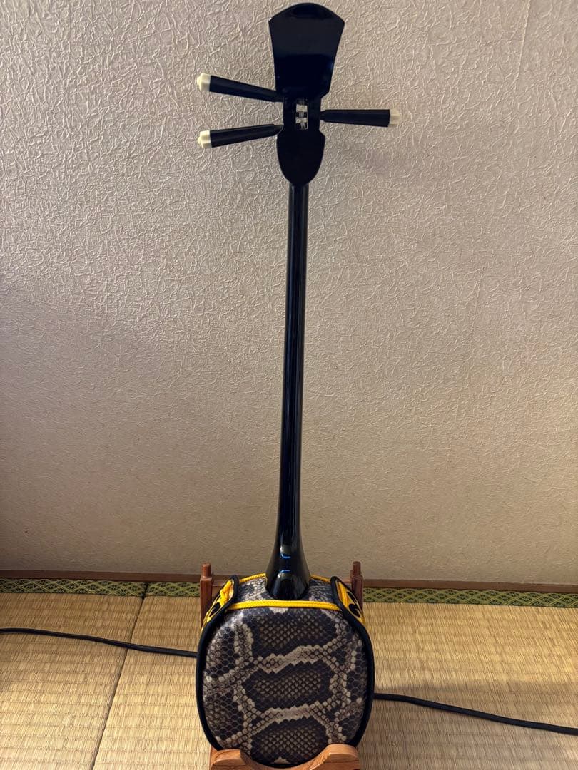 三線本体 高級人工皮 専用ケース、バチ、ウマセット - メルカリ