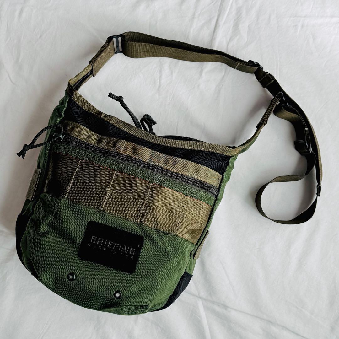 USA製 25周年 BRIEFING DAY TRIPPERオリーブ BEAMS 絶妙なミリタリー感が街にも馴染むBRIEFINGのMADE IN USA新作