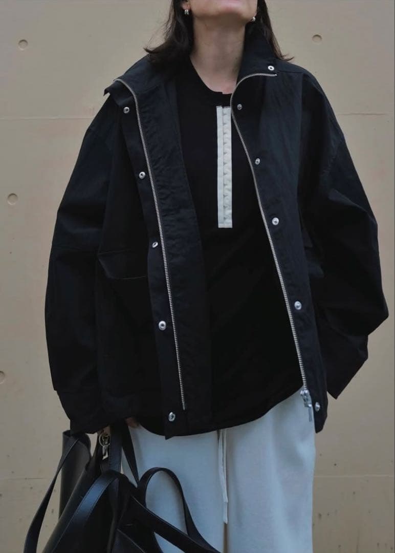 美品 ETRE TOKYO フロントホックソフトプルオーバー 黒 ヘンリーネック