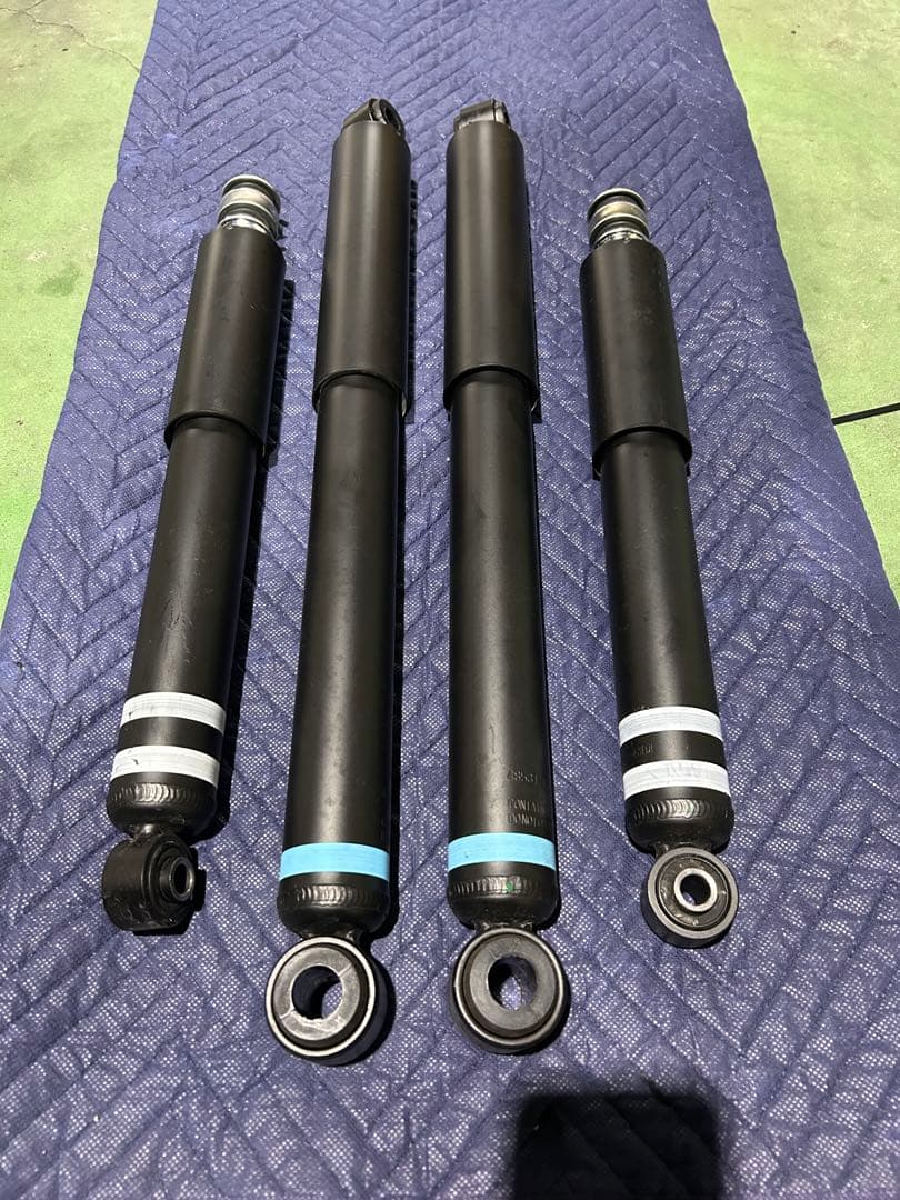 ハイエース ダークプライムs ショックアブソーバ サス サスペンション