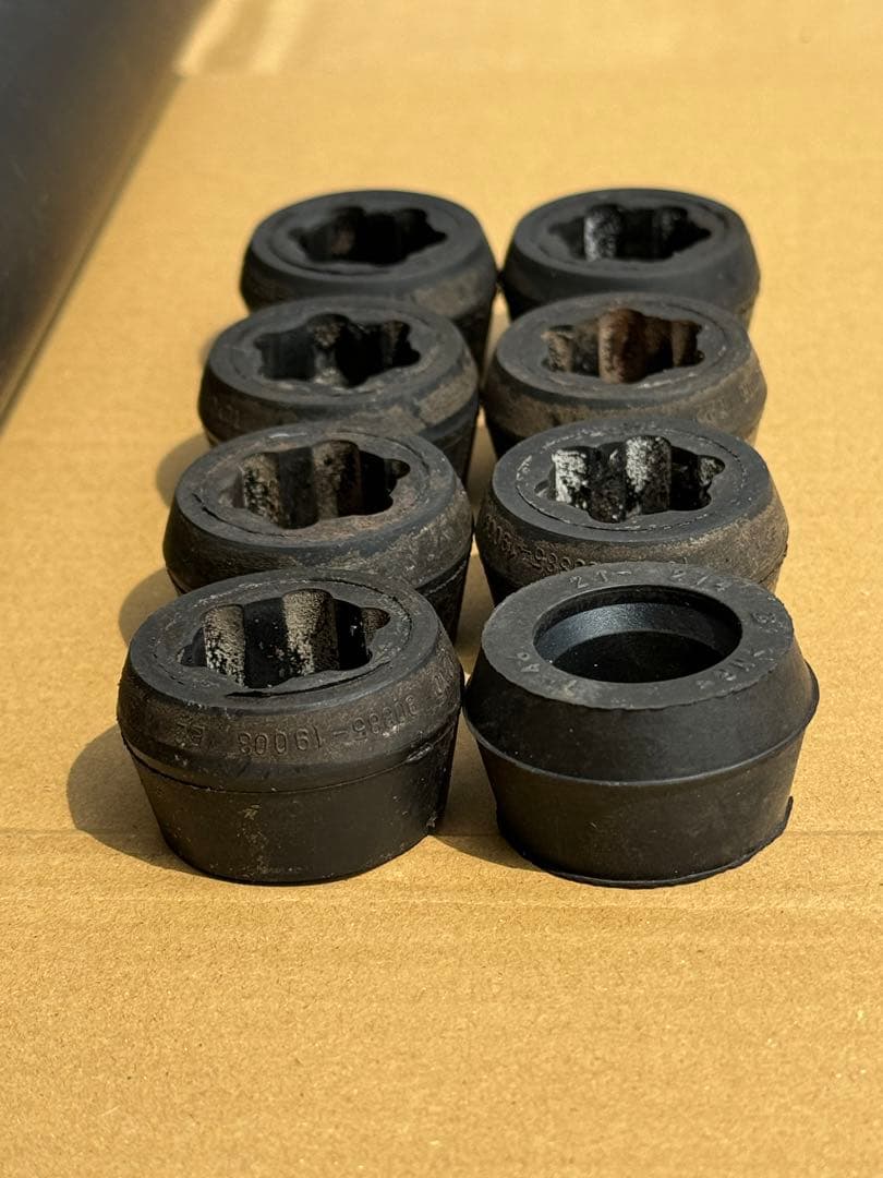 送料無料！ランドクルーザー70 ランクル70 GDJ76 純正ショック 前後4本