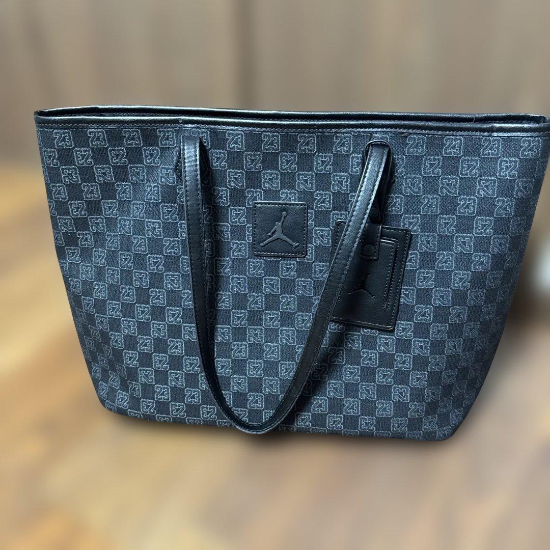 JORDANモノグラム トートバッグ ジョーダン（JORDAN）（メンズ、レディース、キッズ）ジョーダン