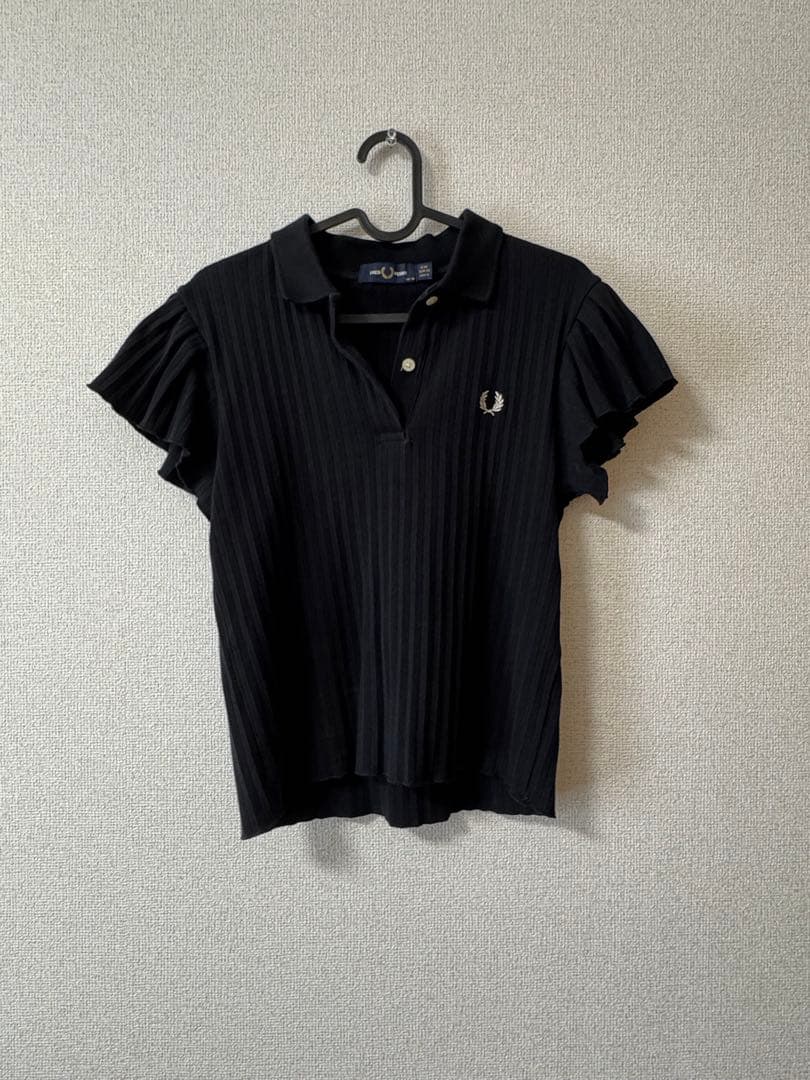 FRED PERRY ブラック フリル袖 ポロシャツ UK 10 FRED PERRY ブラック フリル袖 ポロシャツ UK 10 The Fred Perry Shirt