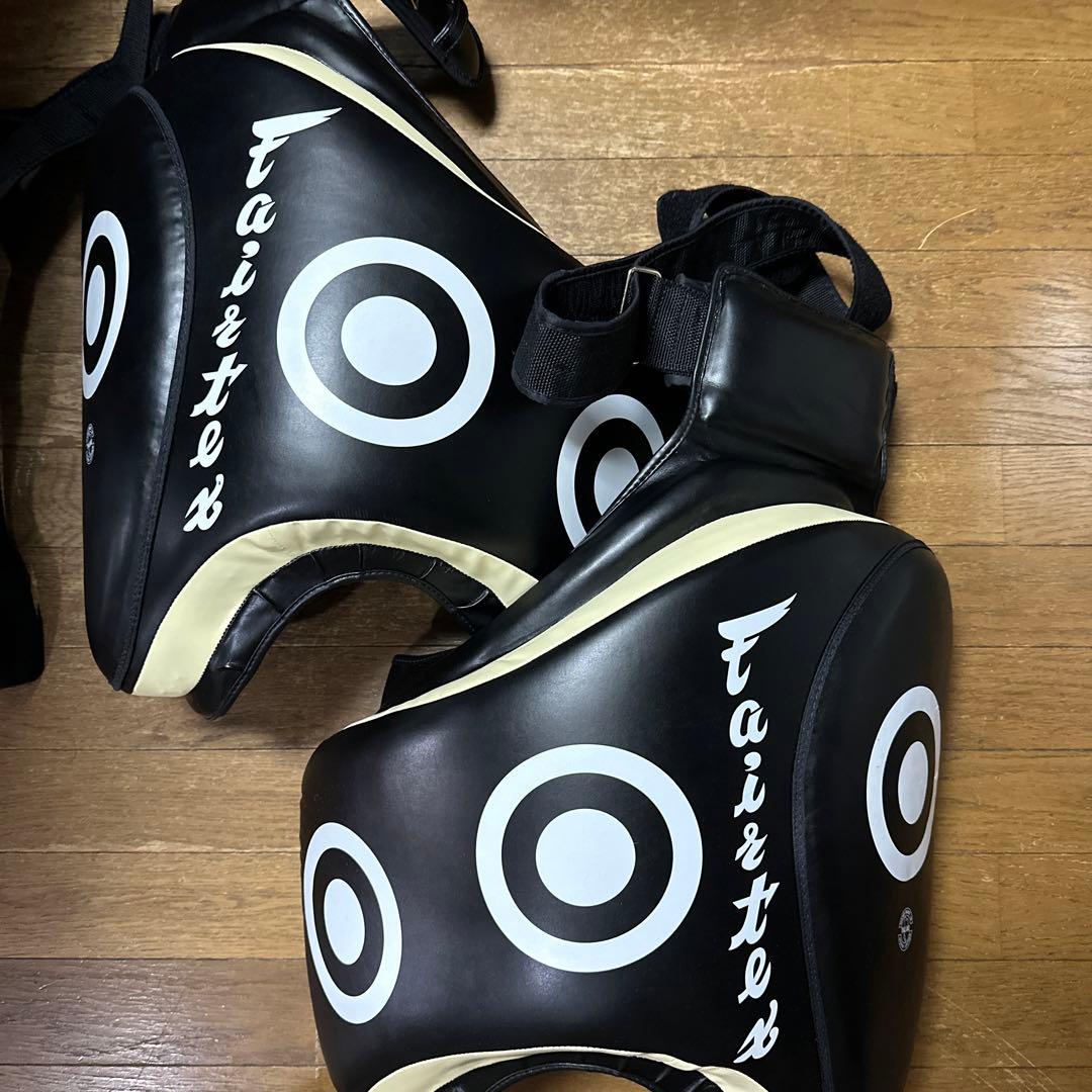 フェアテックス　Fairtex ローキックパッドプロテクター左右セット Fairtex ローキックパッドプロテクター左右セット - メルカリ