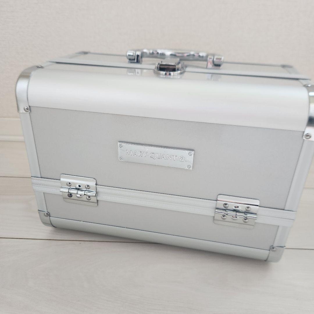 新品未使用 MARY QUANT メイクボックス シルバー ノベルティ MARY QUANT（マリークヮント） マリークワント マリクワ メイク