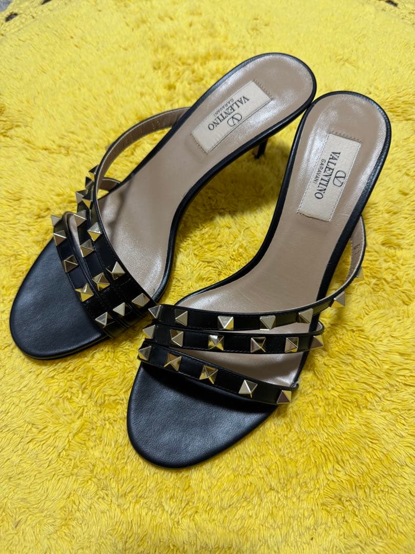 Valentino スタッズ付き ブラックサンダル 37 中古・古着通販】VALENTINO GARAVANI (ヴァレンティノ・ガラヴァーニ