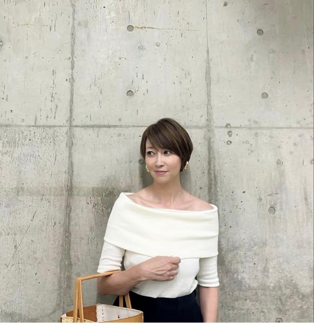 HAUNT ハウント　オフショルショルダートップス 辺見えみり コンテ 辺見えみり. | linen shirtは何枚か持ってるけど この抜け感は今まで