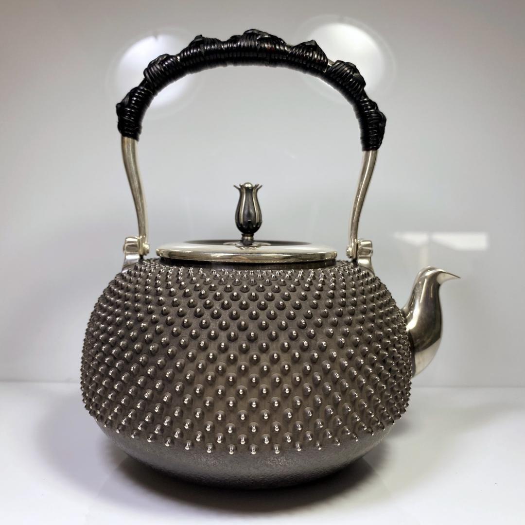 純銀製 光南 霰打出 湯沸 蕾摘 薬缶 銀瓶 煎茶道具 箱付 純銀製 口打出 菊摘 湯沸 銀瓶 煎茶道具 純銀製 口打出