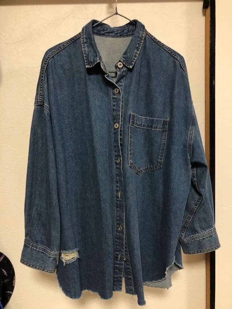 《美品》ドゥドゥ　人気カラー　ダメージデニムシャツ ブルー