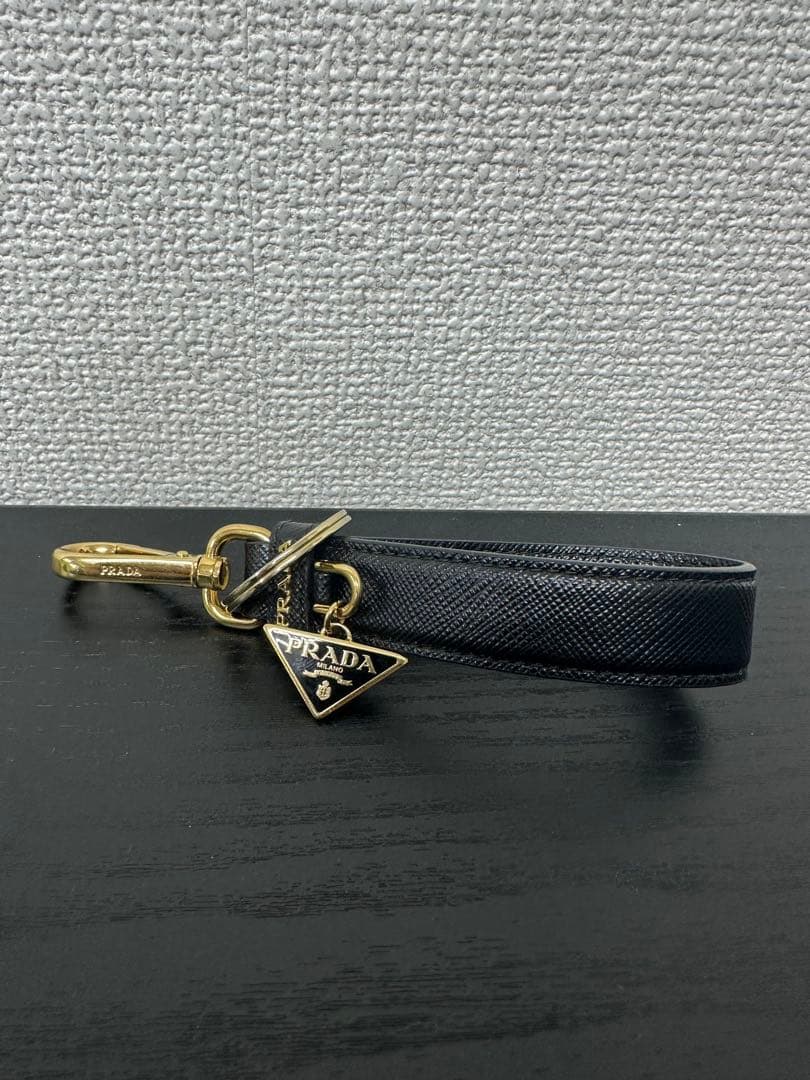 【プラダ】サフィアーノ ロゴプレート付き キーリング PRADA◇サフィアーノ/キーリング/ロゴプレート/キーホルダー/レザー