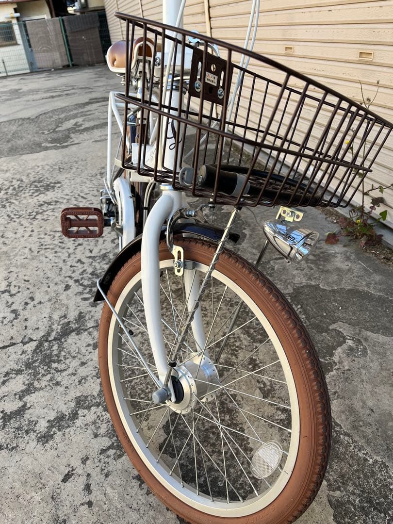 ラテ 折り畳み自転車 20インチ 6段 オートライト 前カゴ付き 直接引き取り