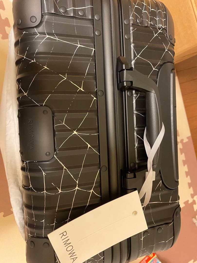 Supreme × Rimowa Cabin Plus 49.0L