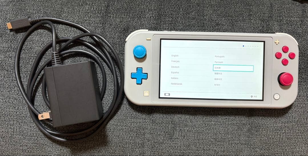 Nintendo Switch Lite ザシアン•ザマゼンタ　ポケモンデザイン ポケモン剣盾」仕様の「Nintendo Switch Lite ザシアン・ザマゼンタ