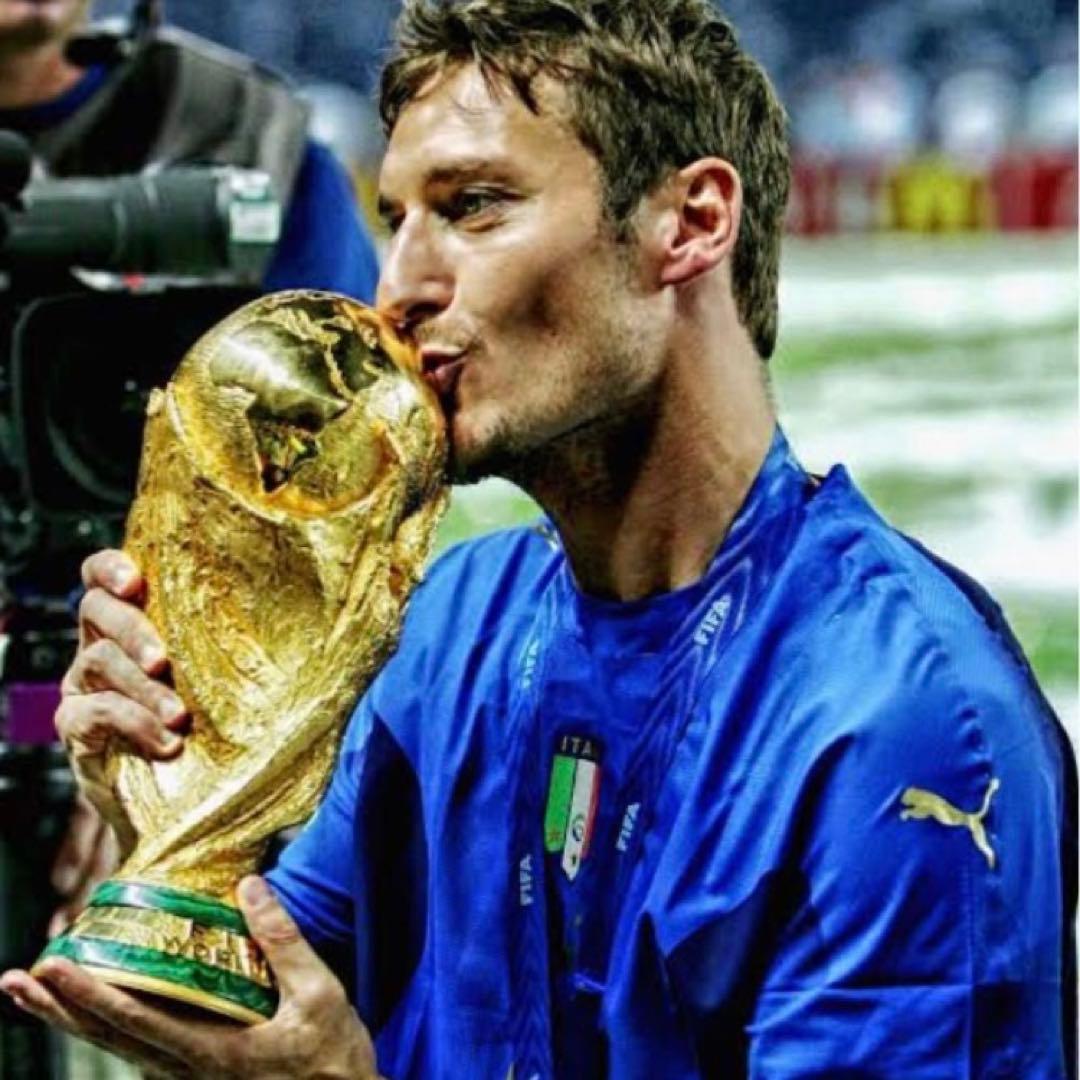 証明書付】直筆サイン入り トッティ イタリア代表 ユニフォーム - メルカリ