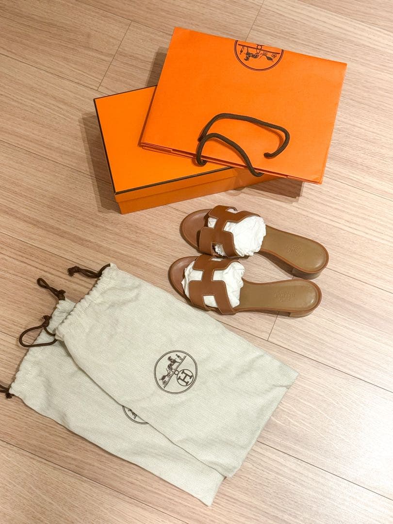 【Sale/ほぼ新品】 HERMES オアジス　ゴールド　37 1/2 裏バリ 175894.png?width=800&etag=