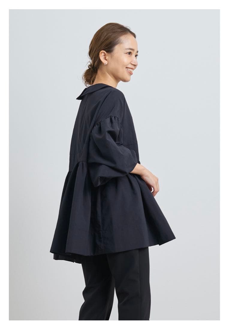 yori フラットカラーティアードブラウス ネイビー