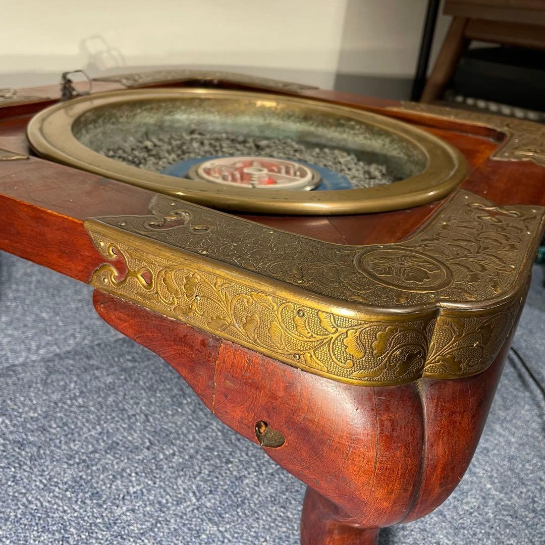 昭和レトロ】電気火鉢 大名火鉢風 四角形 四猫脚 錺金具 蔦文様 家紋所