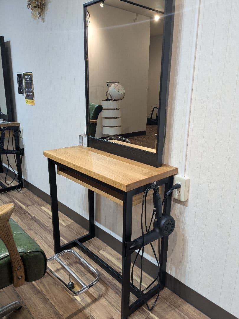 美容室のセット面 美容院のセット面はどう配置する？可動セット面のアイデア集｜店舗