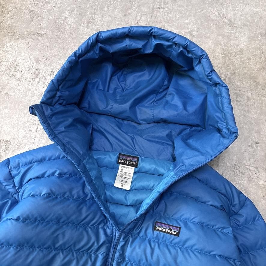 美品 パタゴニア ダウンセーターフーディ ダウンジャケット M ブルー