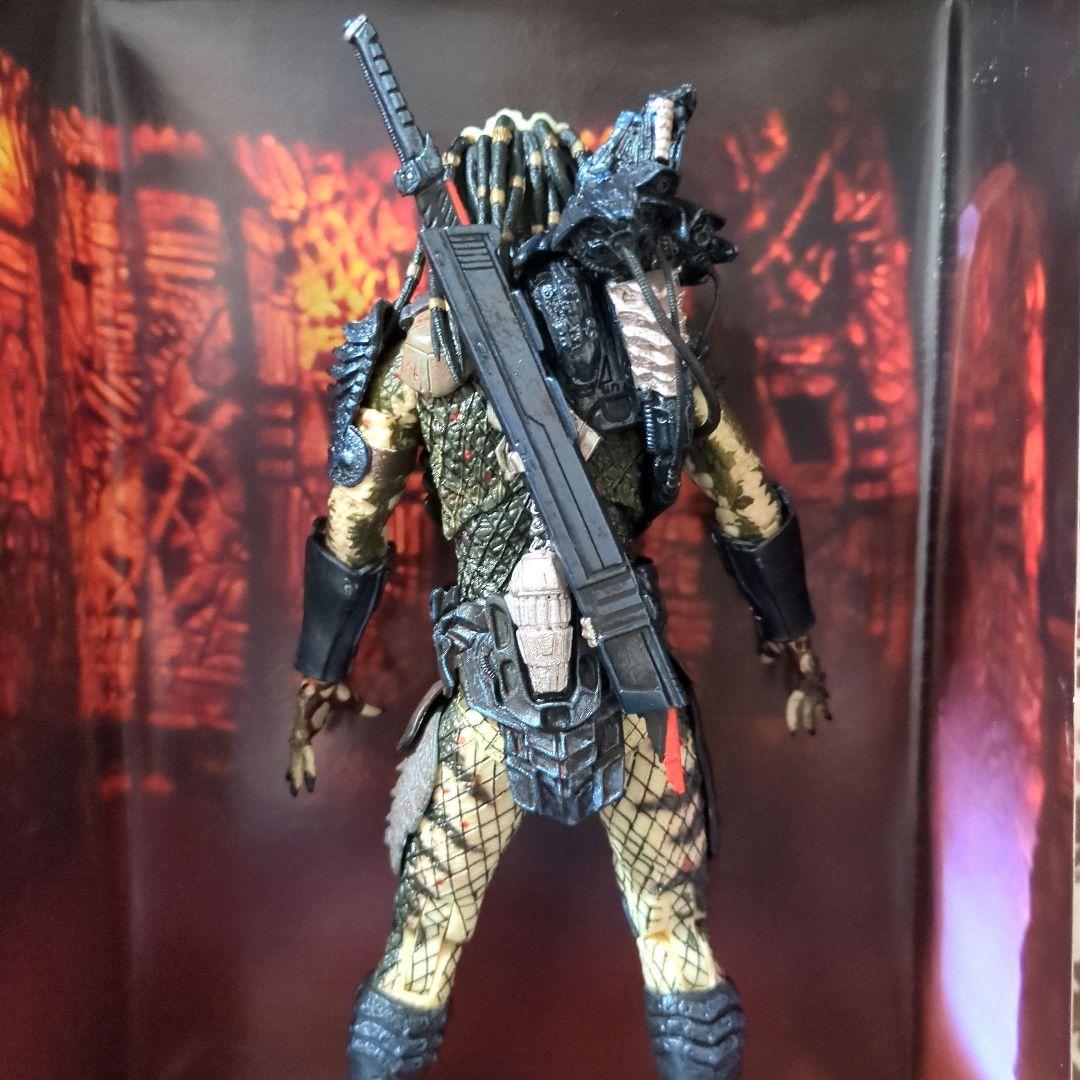 NECA ／アルティメット・アーマードロスト•プレデター《中古開封品》