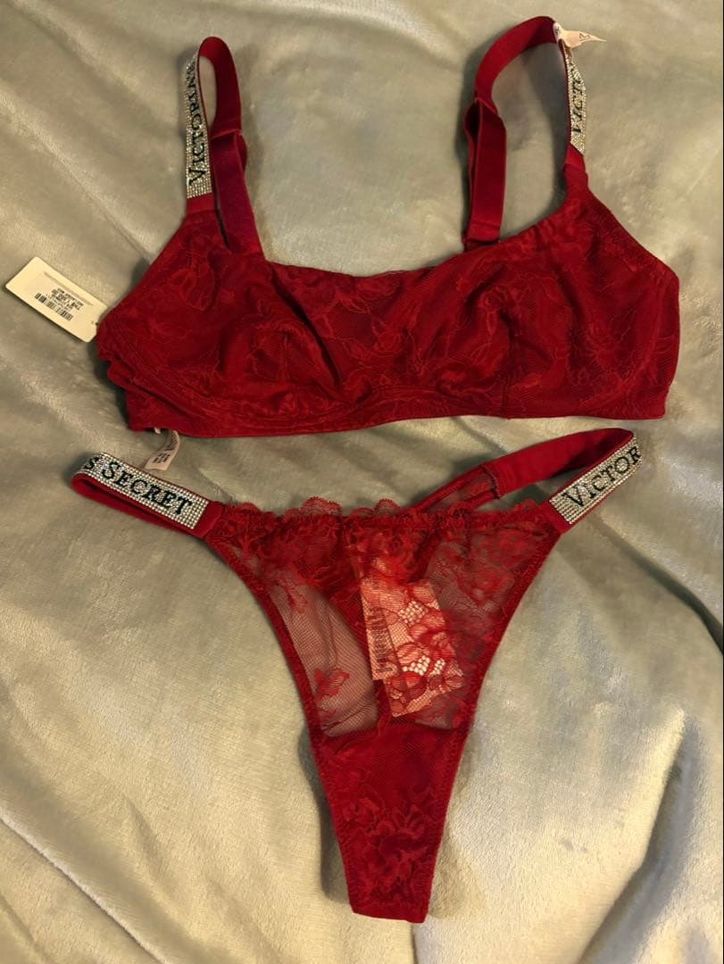 Victoria's Secret レッド ブラジャーショーツセット MM 国内発送☆VS☆キラキラ☆プッシュアップブラ&ショーツセット