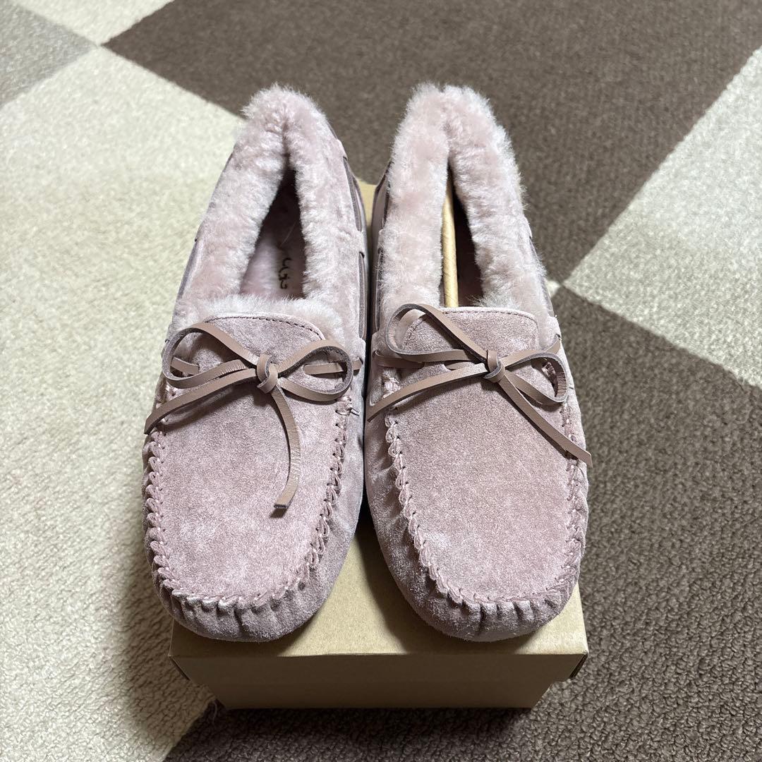 UGG ピンク モカシン UGG ピンク モカシン - メルカリ