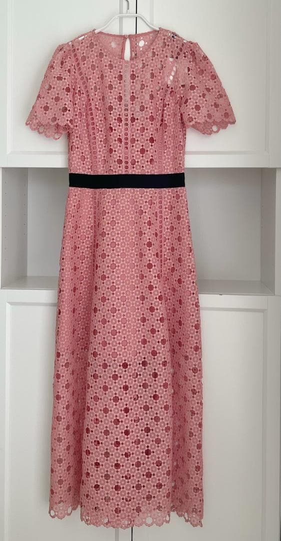 新品未使用　Sandro　サンドロ　カッティングレース　ワンピース　サイズ36 2025年春夏 袖レース使いワンピース 2516040 ｜Super Beauty公式通販