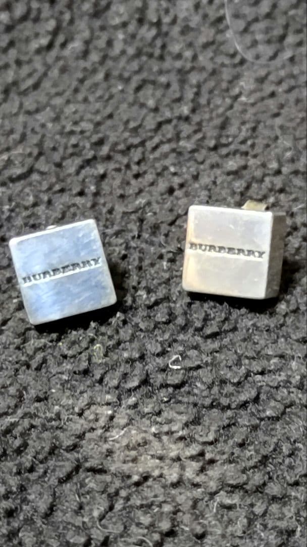 BURBERRY 925シルバー スクエアピアス シルバー925 スタッドピアス ミニマムピアス スクエアピアス シンプル