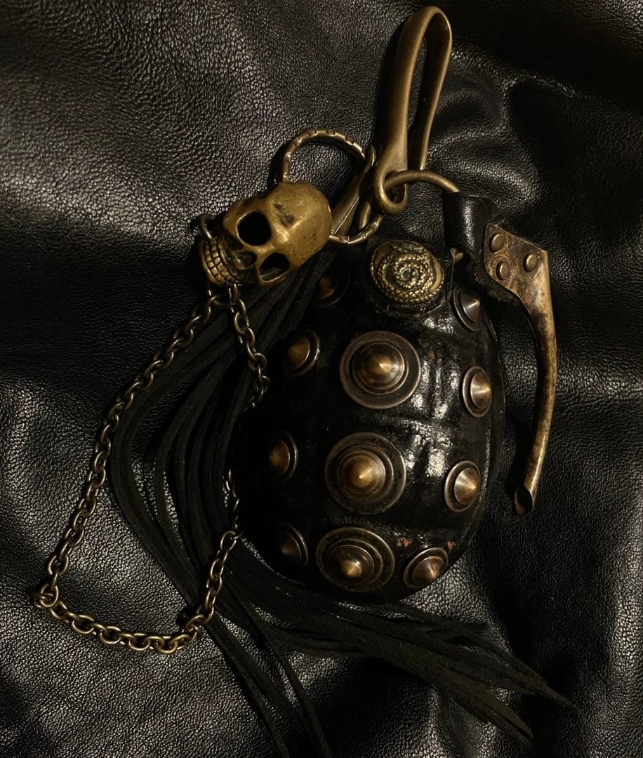 【Kmrii】一点物‼︎フルカスタム 手榴弾型ポーチ シガーケース カプコンストアにて、「バイオハザード」シリーズから 『ハンドガンの