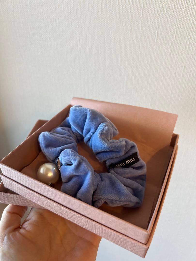 タグあり　MIUMIU ミュウミュウ ベルベット　ヘアゴム パール シュシュ タグあり MIUMIU ミュウミュウ ベルベット ヘアゴム パール シュシュ
