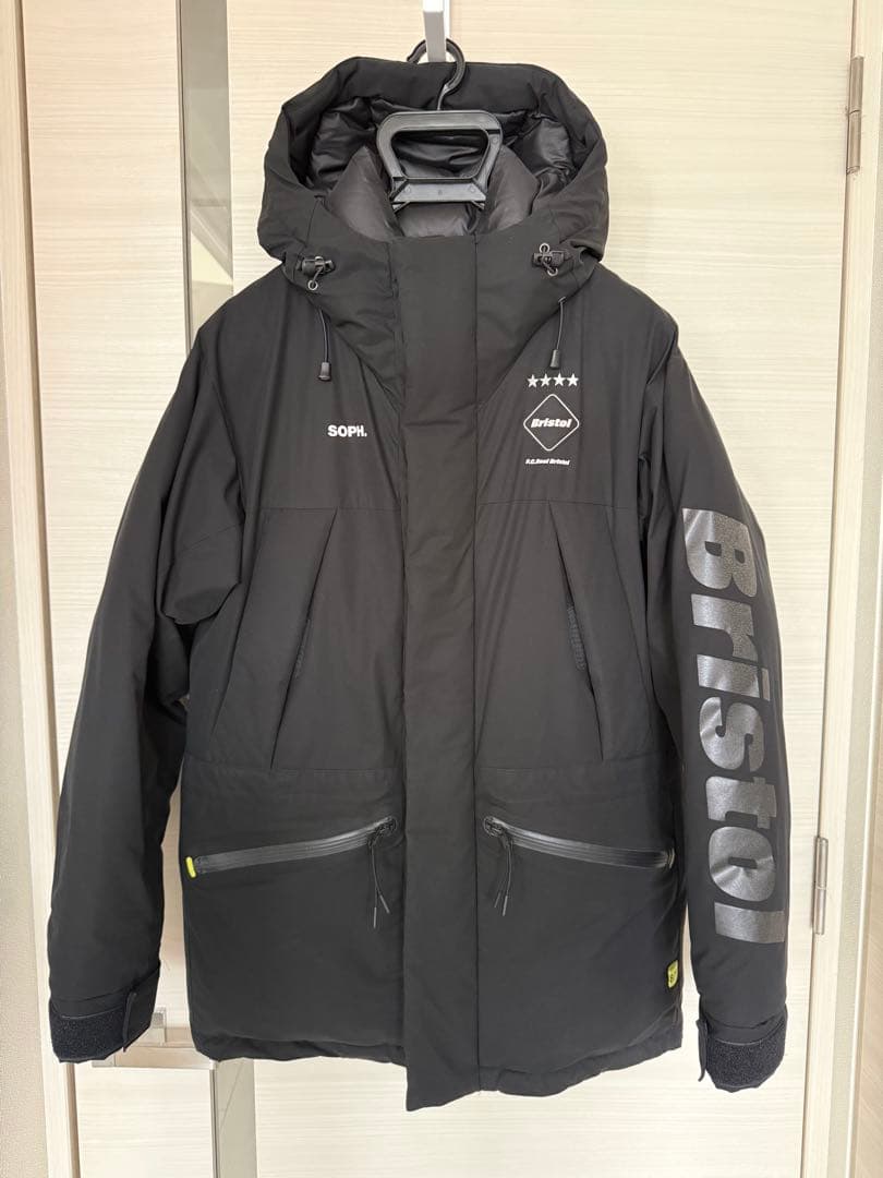 Bristol ブラック ダウンジャケット F.C.Real Bristol 寒さを凌ぐアイテムがリリース。明日11/11(金)12時