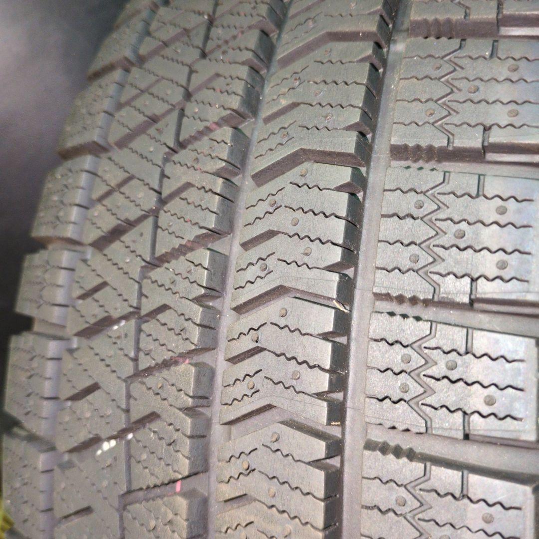 ジ*ム様 手渡可　美品　2022年　9分〜　BSスタッドレス　VRX2　215/