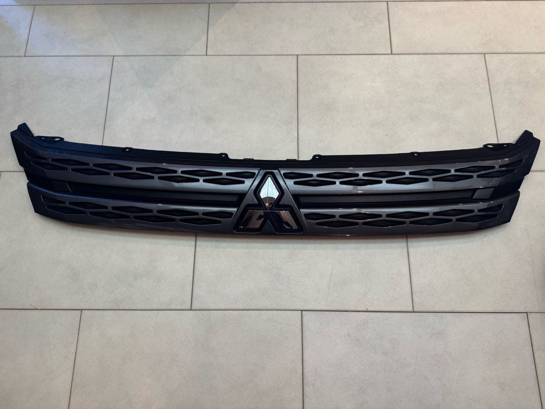 デリカd5 ジャスパー JASPER フロントグリル 美品 三菱（MITSUBISHI） 三菱純正デリカD:5 JASPER専用 グリルセット