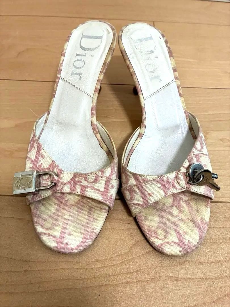 Dior ディオール ミュール 南京錠 鍵 チャーム Dior ディオール キーチャーム カデナ - メルカリ