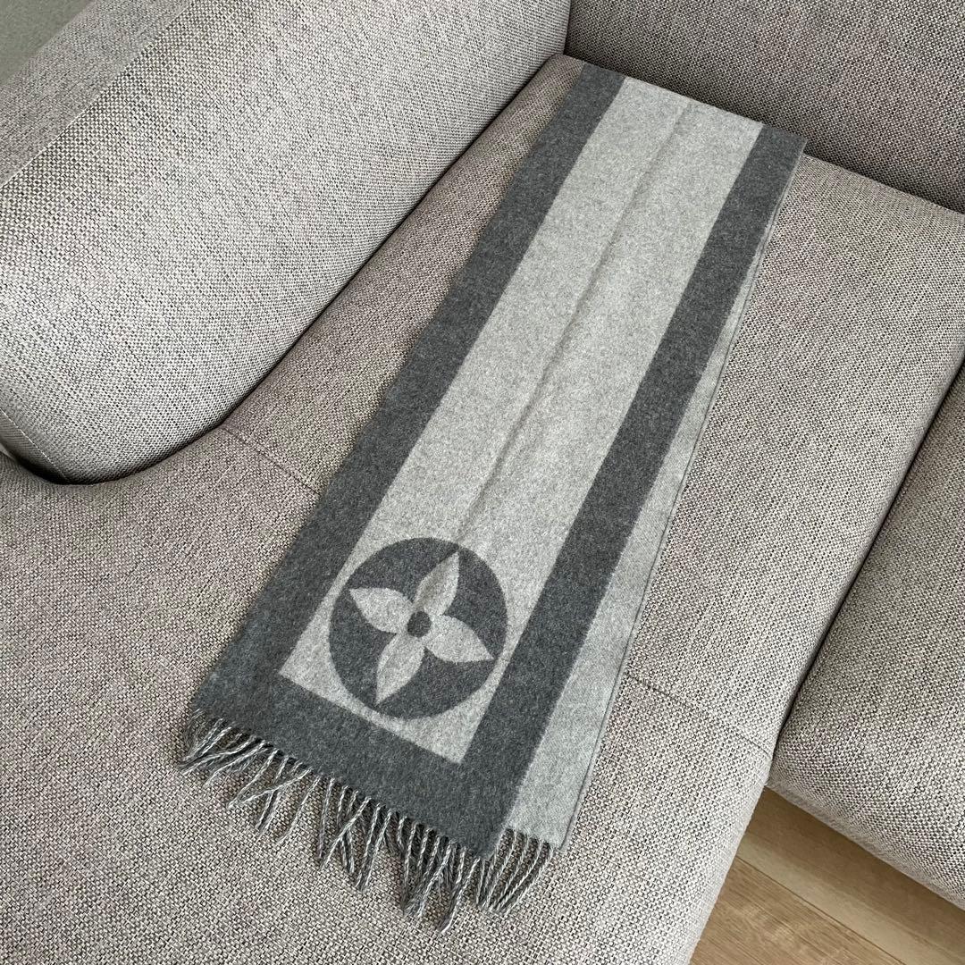 ルイ・ヴィトン M74205 グリ エシャルプ・ガーディフ マフラー