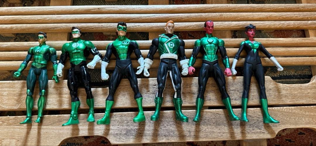 W*7様 DC direct グリーンランタンフィギュアセット　ルーズ品 McFarlane Toys DC Direct Green Lantern 7-in Action Figure With
