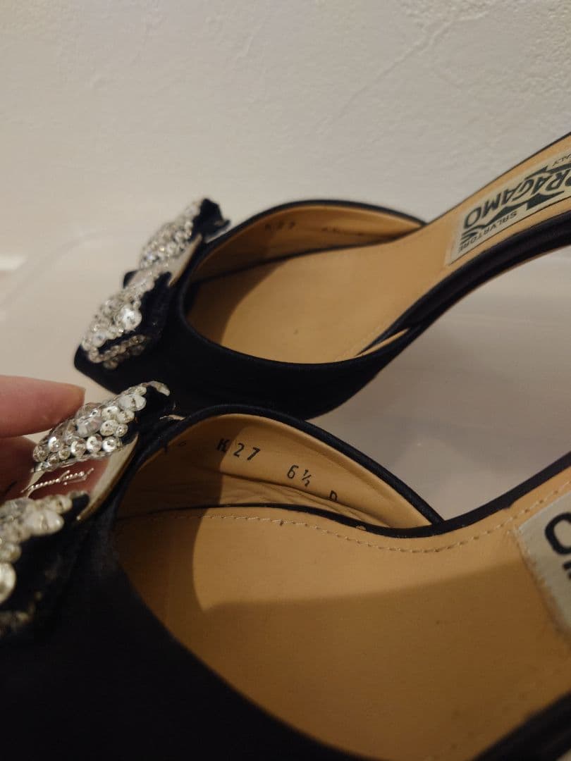 ツ*き様 《Ferragamo フェラガモ》希少デザイン　ビジューリボンパンプス
