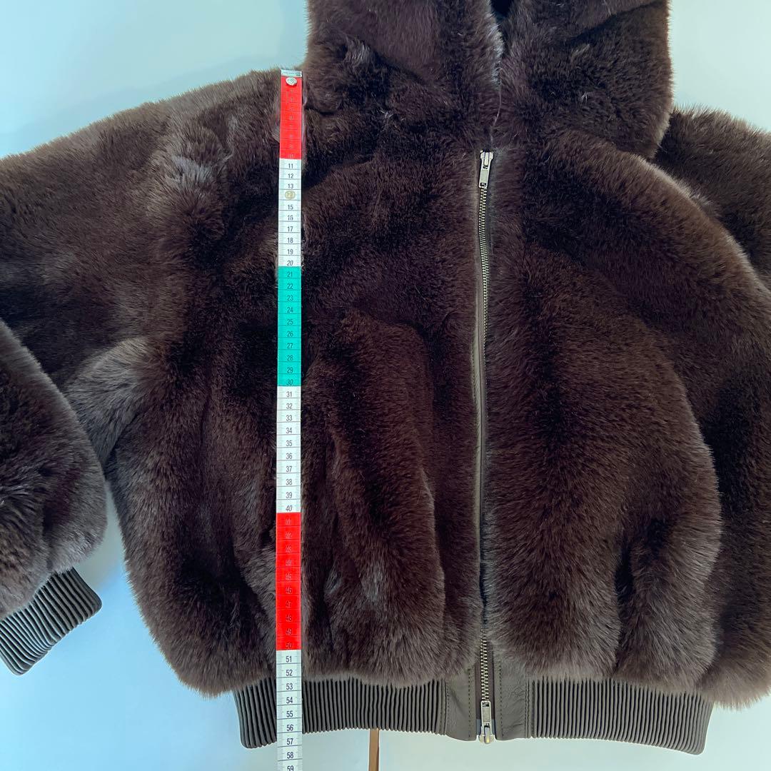 【最終値下】twiceモモ新品SKIMS FUR ZIP UP JK (S)