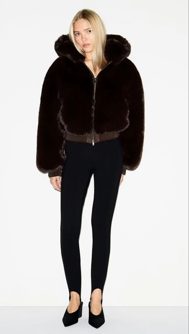 【最終値下】twiceモモ新品SKIMS FUR ZIP UP JK (S)