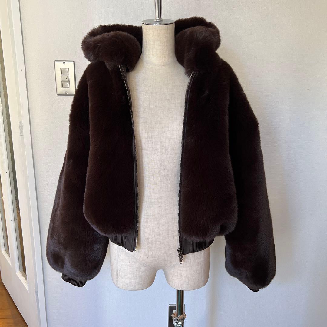 【最終値下】twiceモモ新品SKIMS FUR ZIP UP JK (S)