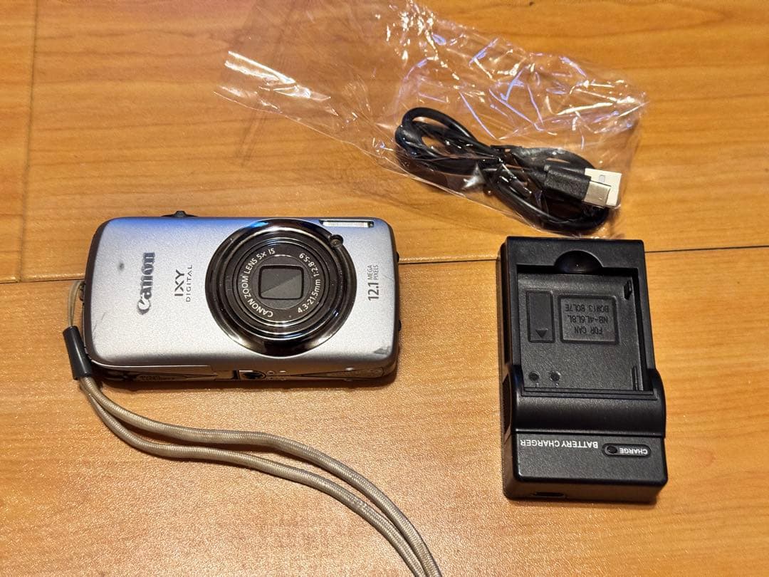 Canon IXY DIGITAL 930ISシルバー　12.1メガピクセル Canon Digital Camera IXY DIGITAL 930 IS Silver IXYD930IS 12.1 MP