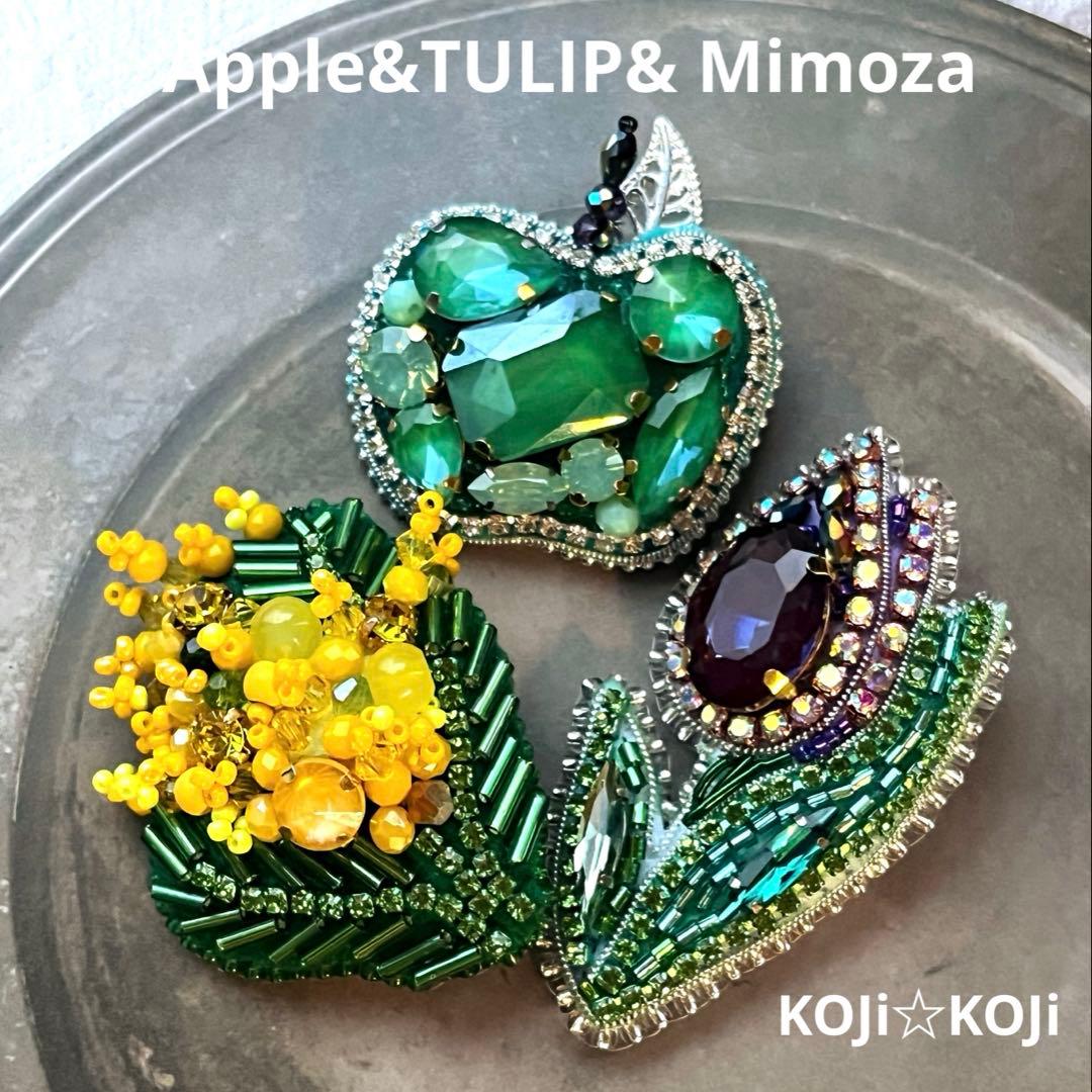 ミモザ ビーズ 刺繍 ブローチ ハンドメイドアクセサリー 注釈【人気】ミモザとパールのビーズ刺繍ミニブローチ - P＆B | minne