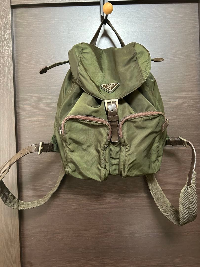 正規品】PRADA ナイロンリュック 三角プレート カーキ 人気モデル