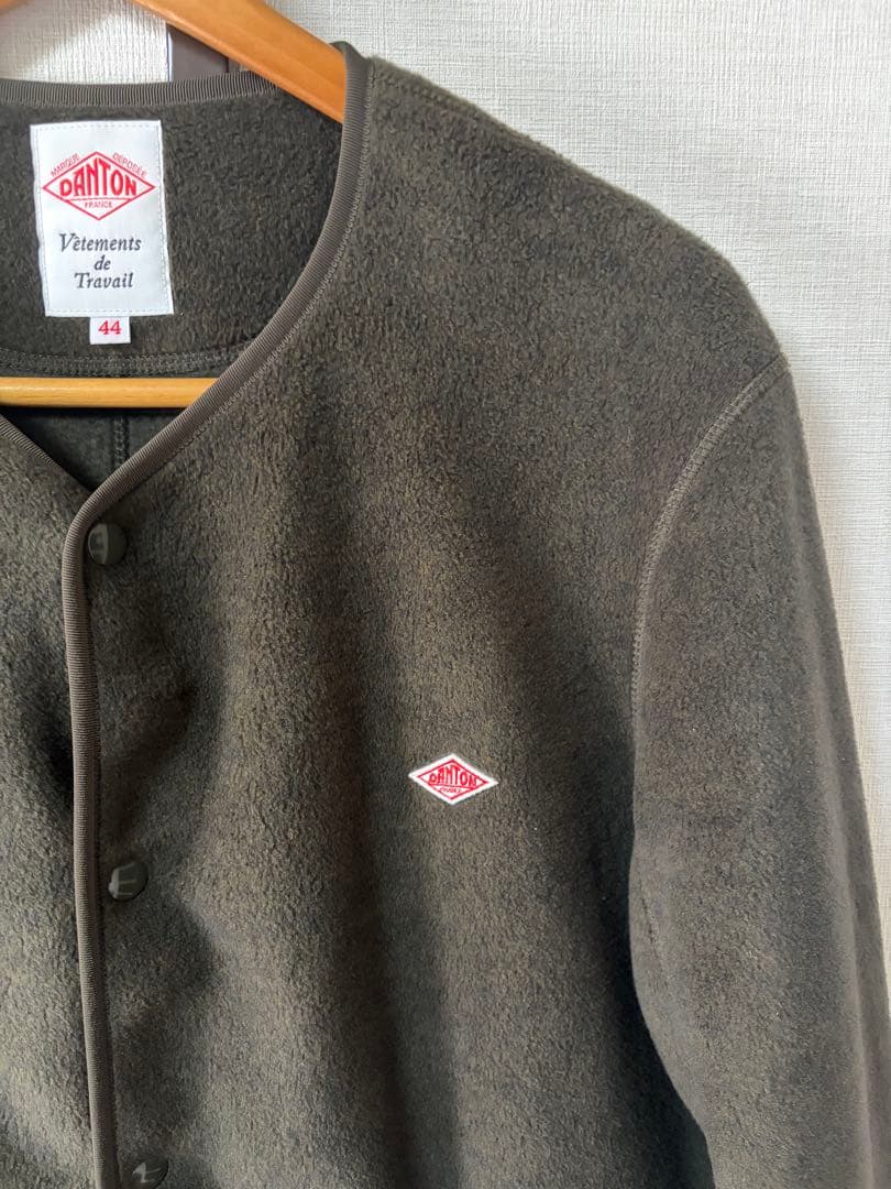 danton ダントン ノーカラーフリース Dグリーン 44 remilla - メルカリ