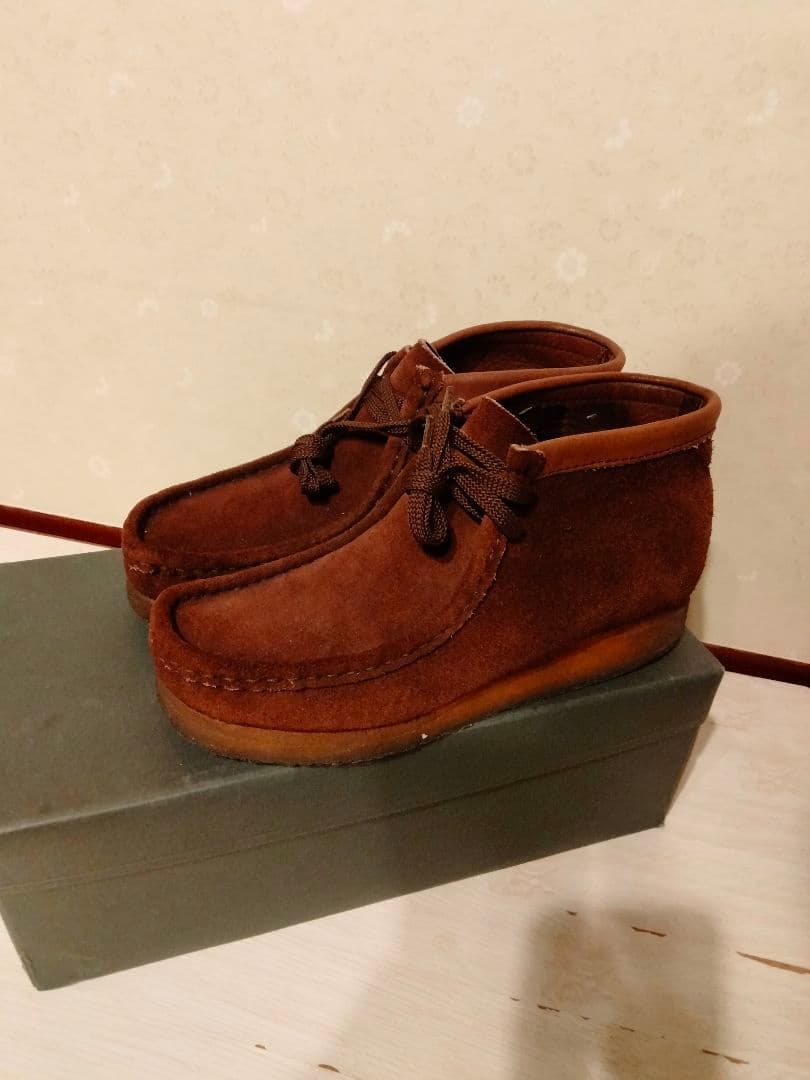 にいなクラークスワラビーブーツ24.5センチブラウン スウェード にいなクラークスワラビーブーツ24.5センチブラウン スウェード にいな