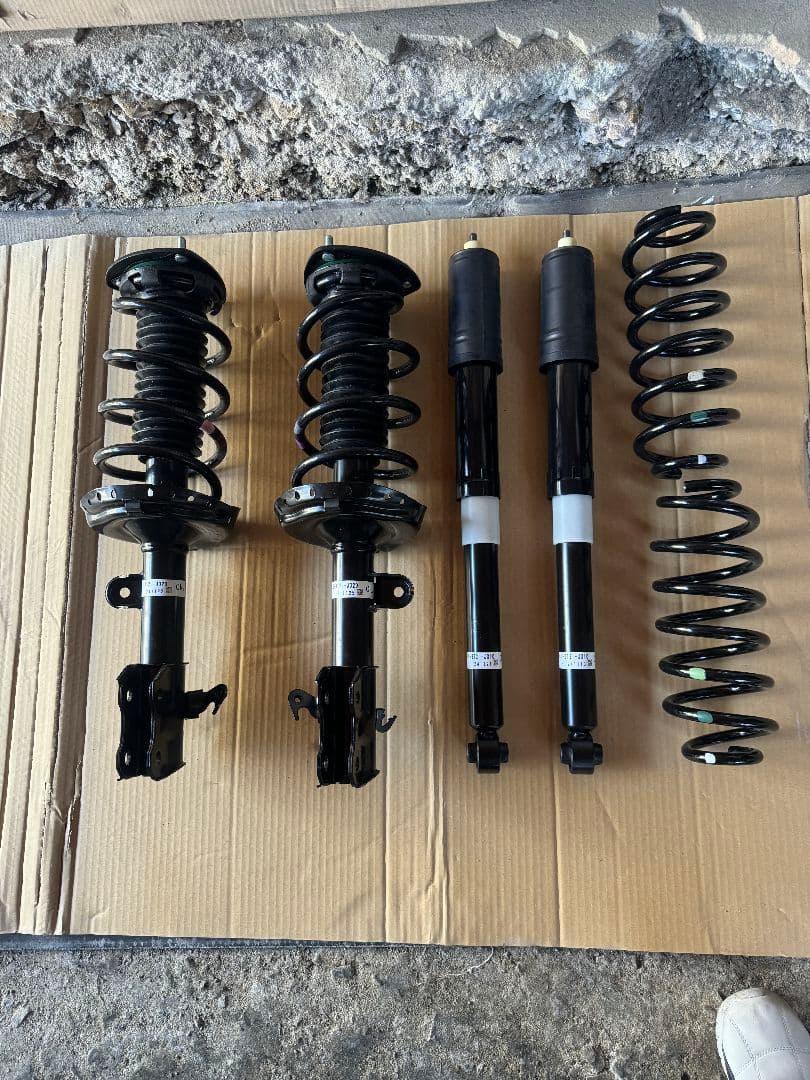 ステップワゴンRP8サスペンションキット 4点セット ブラック