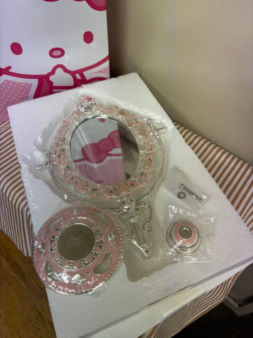 サンリオポイントカード景品　キティの卓上ミラー 楽天市場】サンリオ ハローキティ カードミラーS 1個 鏡 ピンク ヒョウ