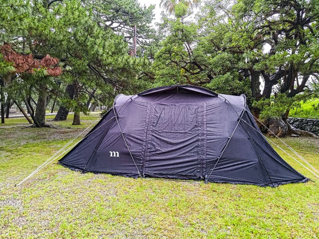 値下げ中！　MURACO ZIZ 5P　ブラック　アウトドア・キャンプ ブラックギアと相性抜群！muraco「ZIZ 5P」の2組のスマートな間取り