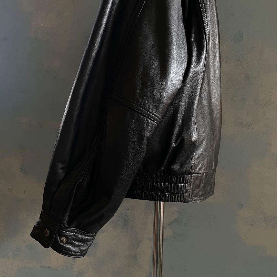 type A-2“volunt“牛革“黒“短丈“bomber jacket